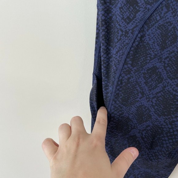 Athleta Ultimate Stash Pocket 7/8 Tight Leggings - Picture 4 of 7